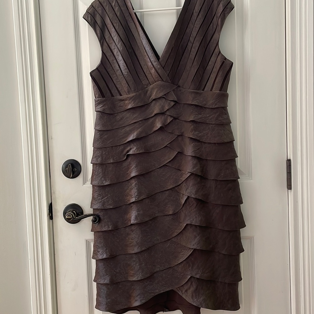 Adrianna Papell Vneck layered sleeveless dress Sz 14 EUC same day shipping!